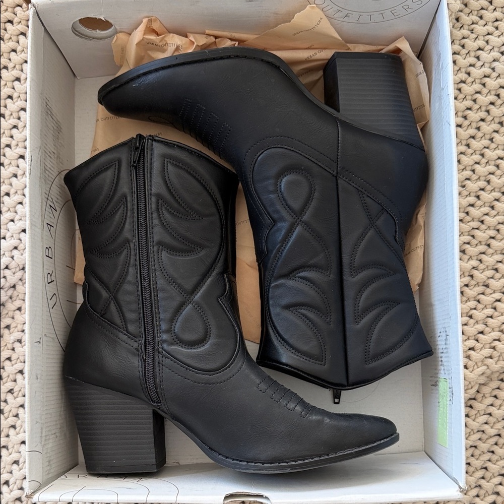 Western Black Heeled Boots